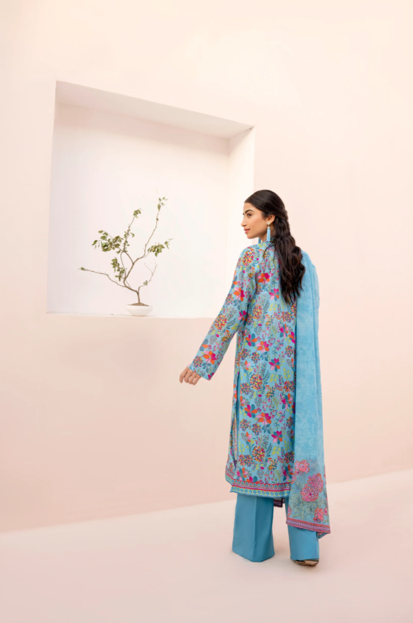 Superior Crinkle Lawn Slub Digital print Embroidery