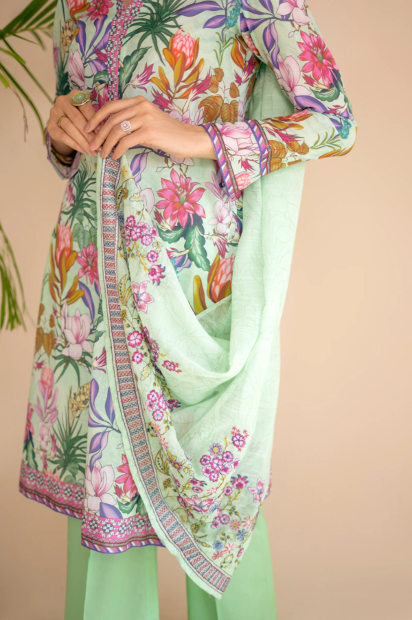 Superior Crinkle Lawn Slub Digital print Embroidery