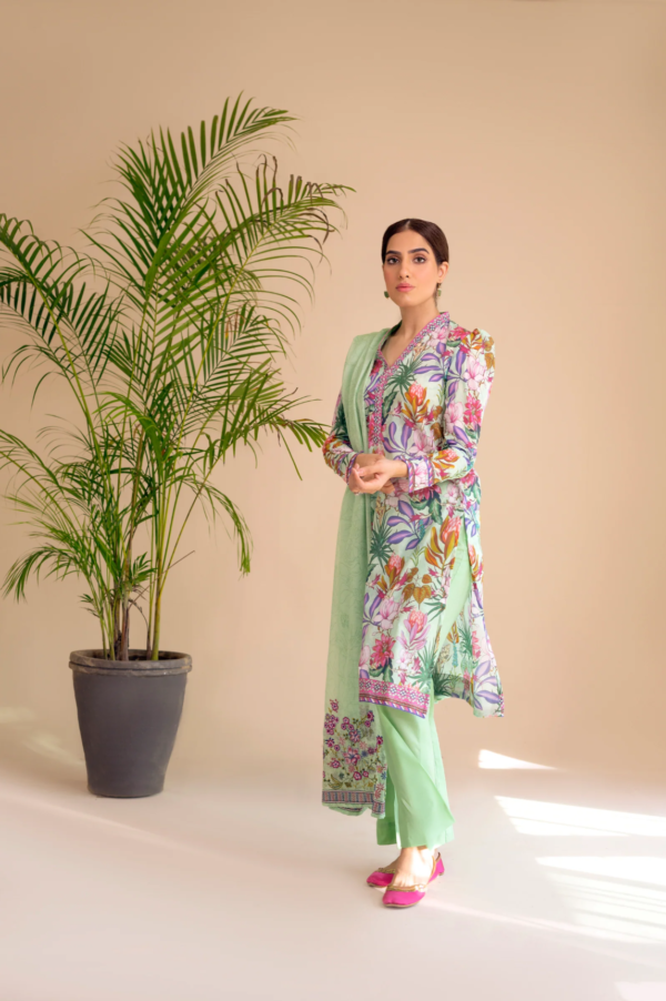 Superior Crinkle Lawn Slub Digital print Embroidery